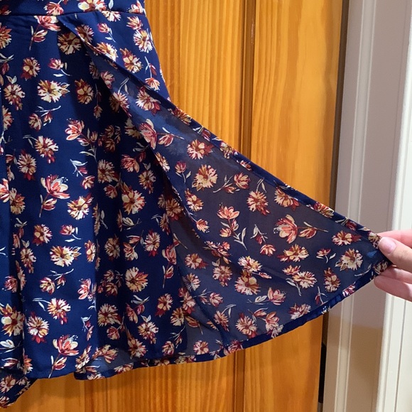 Xhilaration blue floral romper - Picture 4 of 8